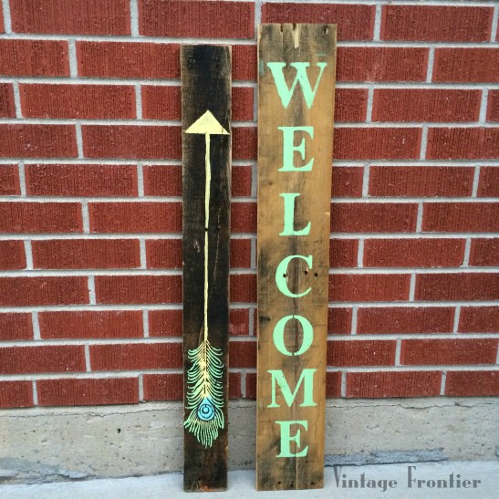 Great DIY Pallet signs for half the price you would pay for them ready made.